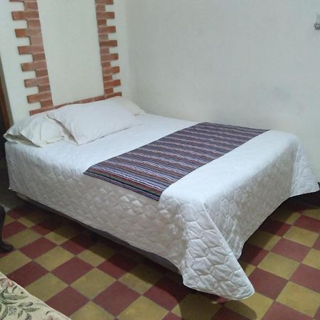 Hotel Acatenango Inn Antigua Buitenkant foto