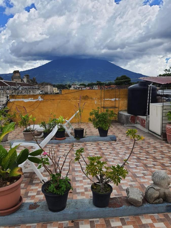 Hotel Acatenango Inn Antigua Buitenkant foto