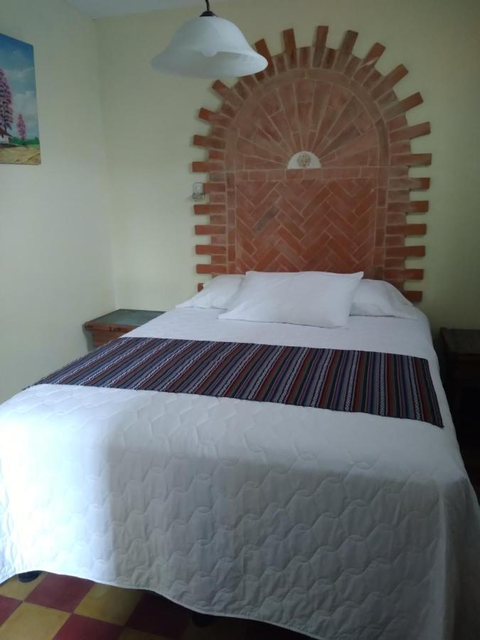 Hotel Acatenango Inn Antigua Buitenkant foto