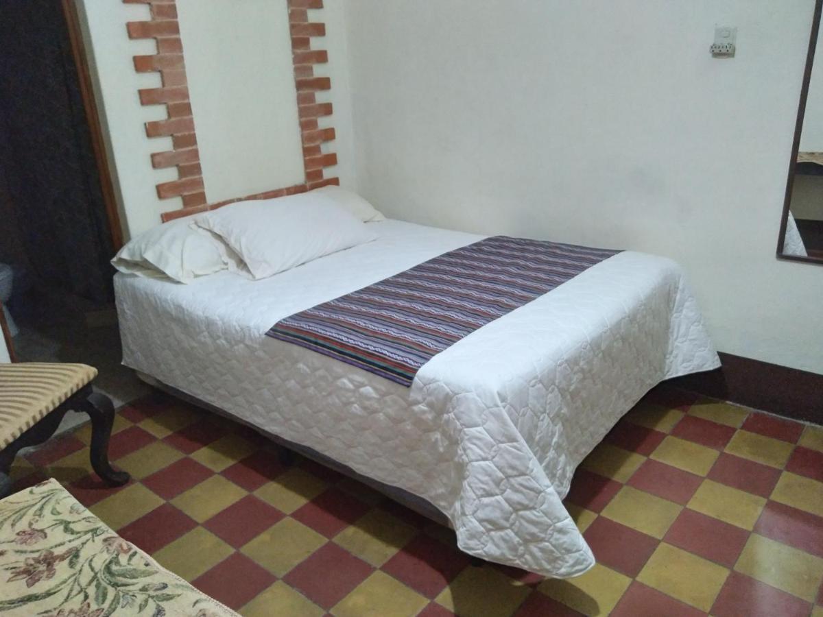 Hotel Acatenango Inn Antigua Buitenkant foto